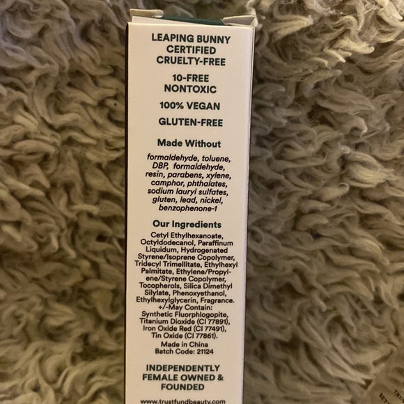 Trust Fund Beauty Better Than Therapy Lip Oil - Picture 2 of 3